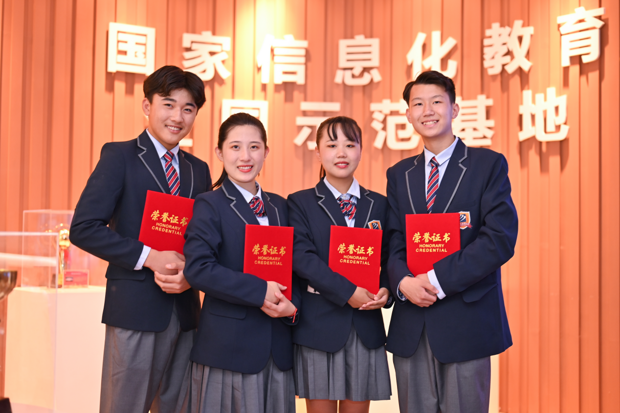 �I�WУ����Щ���ݣ��߿��Կ���W��