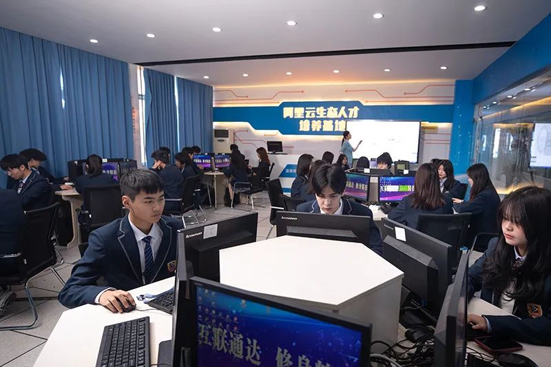 ÿ�ܾ͘IС֪�R-������r��B