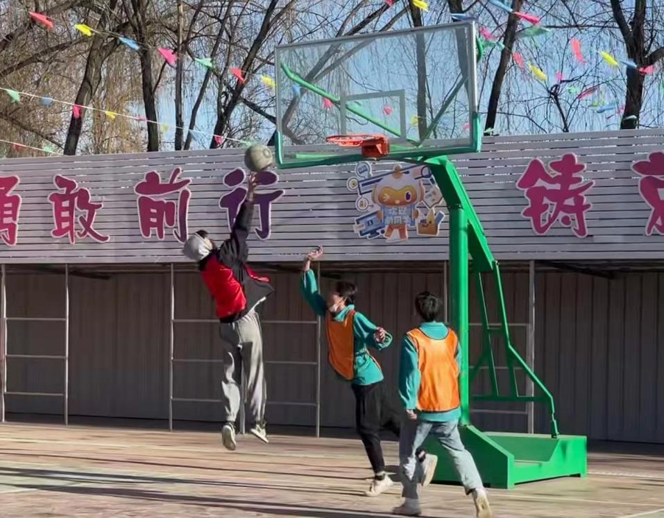 ���]����ˮ-���w�ഺ�����AУ�@���ِ