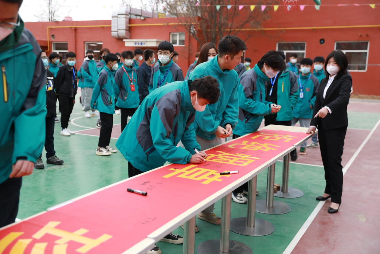 �������AУ�@�������