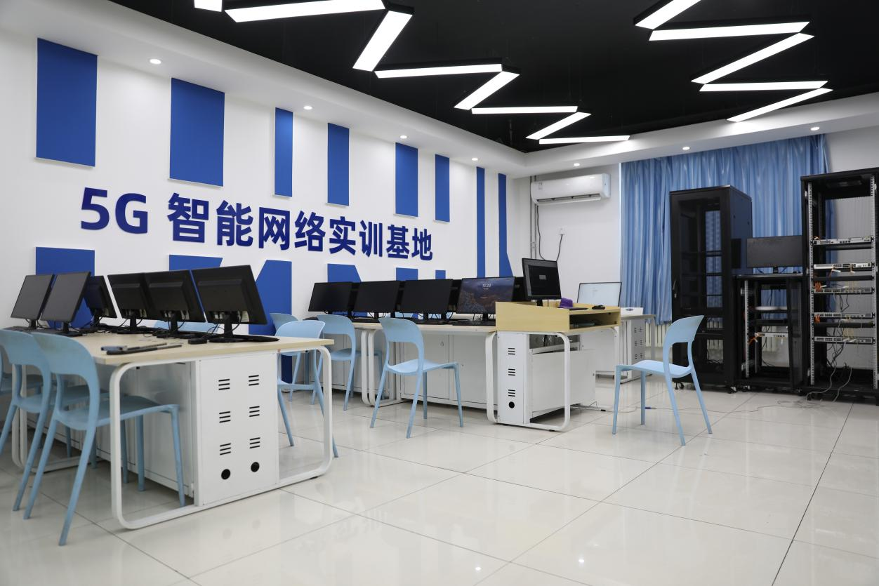 10������׌������˽�������A�����WУ