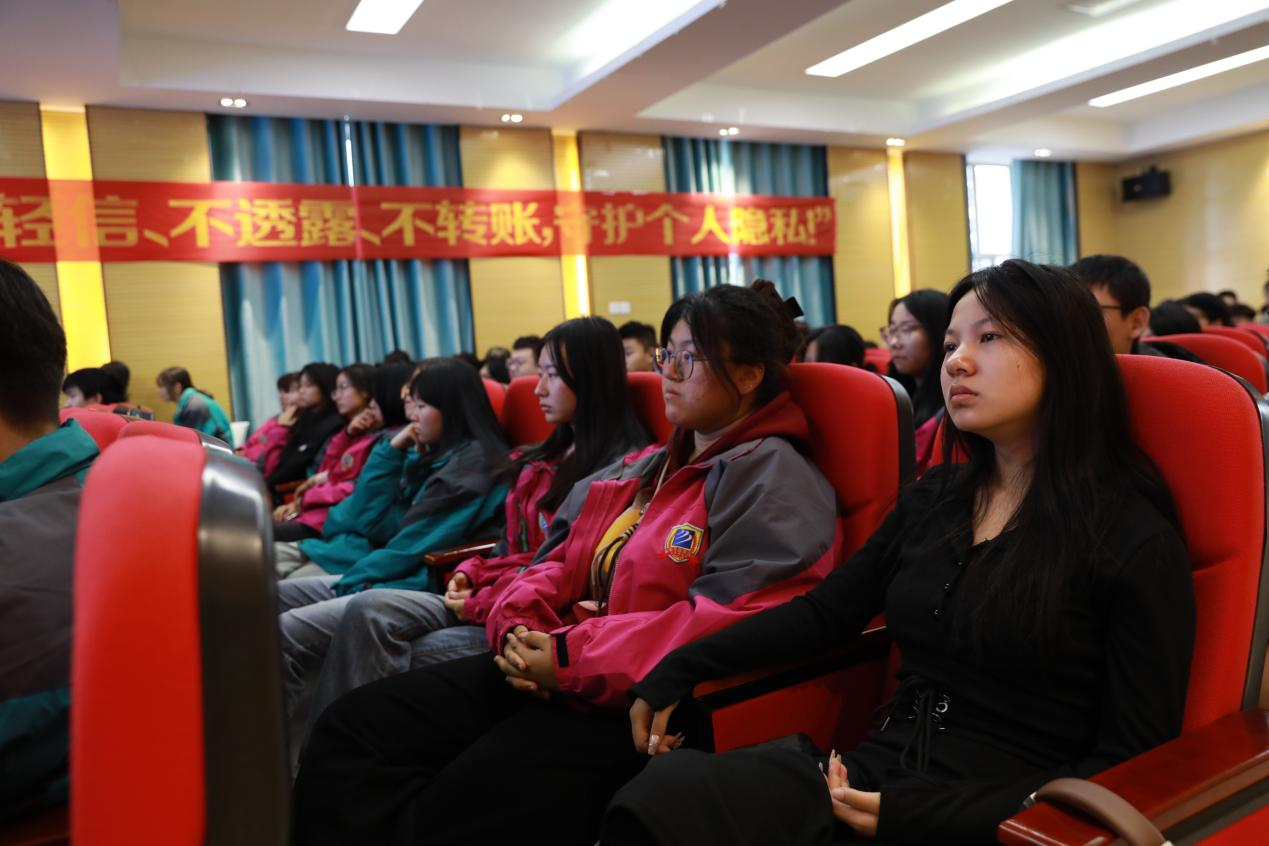 ���p��ـ�����oУ�@ƽ��·�����������A�_չ���p��ـ���}�v��